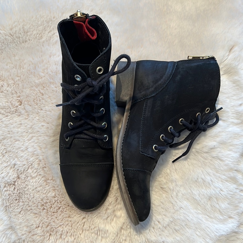 Steve Madden black lace up combat boots size 7 1/2
